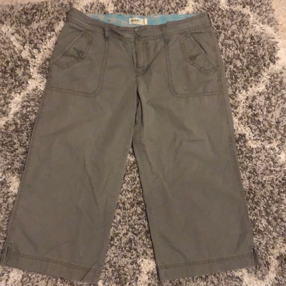 Women’s Old Navy Olive Green Capris Size 14